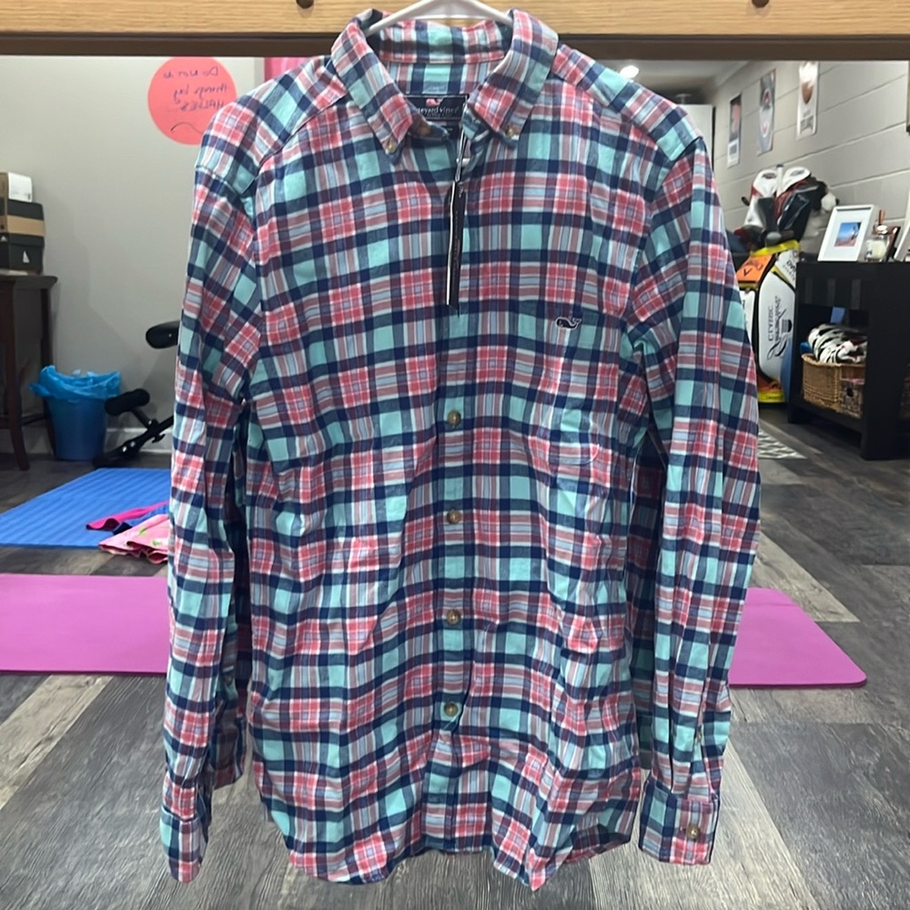 Men’s Vineyard Vines classic fit flannel plaid short. New with tags! Small.
